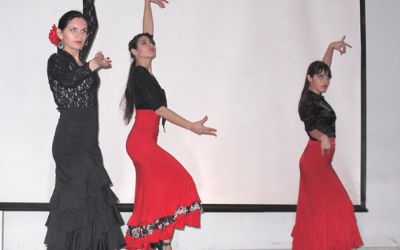 Ballet de Flamenco del Campus Juan Gómez Milla, baila en honor a los egresados de Antropología. 