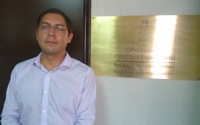 El profesor Mario Laborda, actual coordinador del laboratorio.