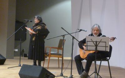 La música estuvo a cargo de Marta Contreras, cantautora chilena quien junto al guitarrista Juan Silva, interpretaron obras de Gabriela Mistral.