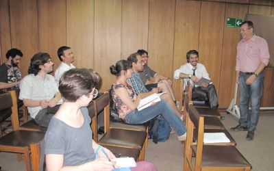 El académico brasileño dictó un seminario en el que comparó las teorías de Luhmann y Laclau.